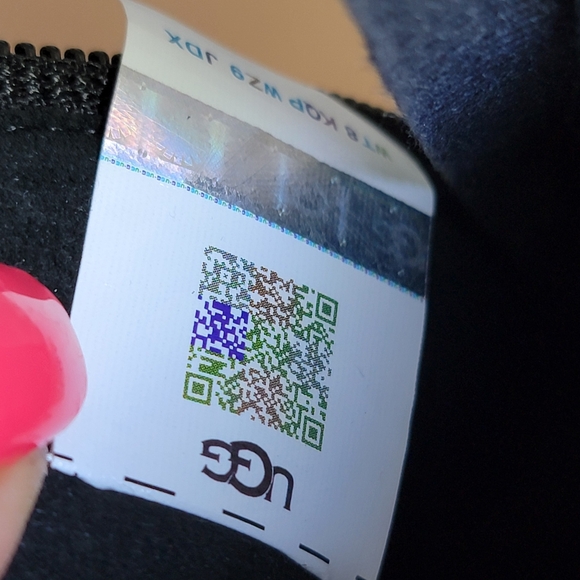 UGG Kids Ashton Lace-up Glitter Boot - Picture 9 of 11